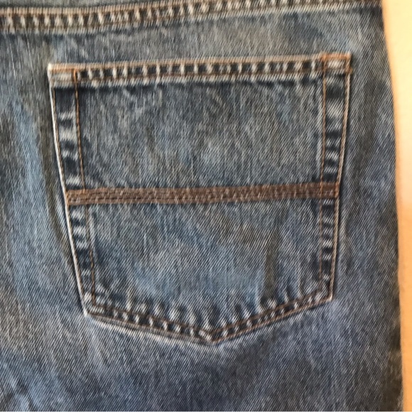 Van Heusen Classic Fit Blue Jeans Size 34 x 32 - Picture 12 of 14